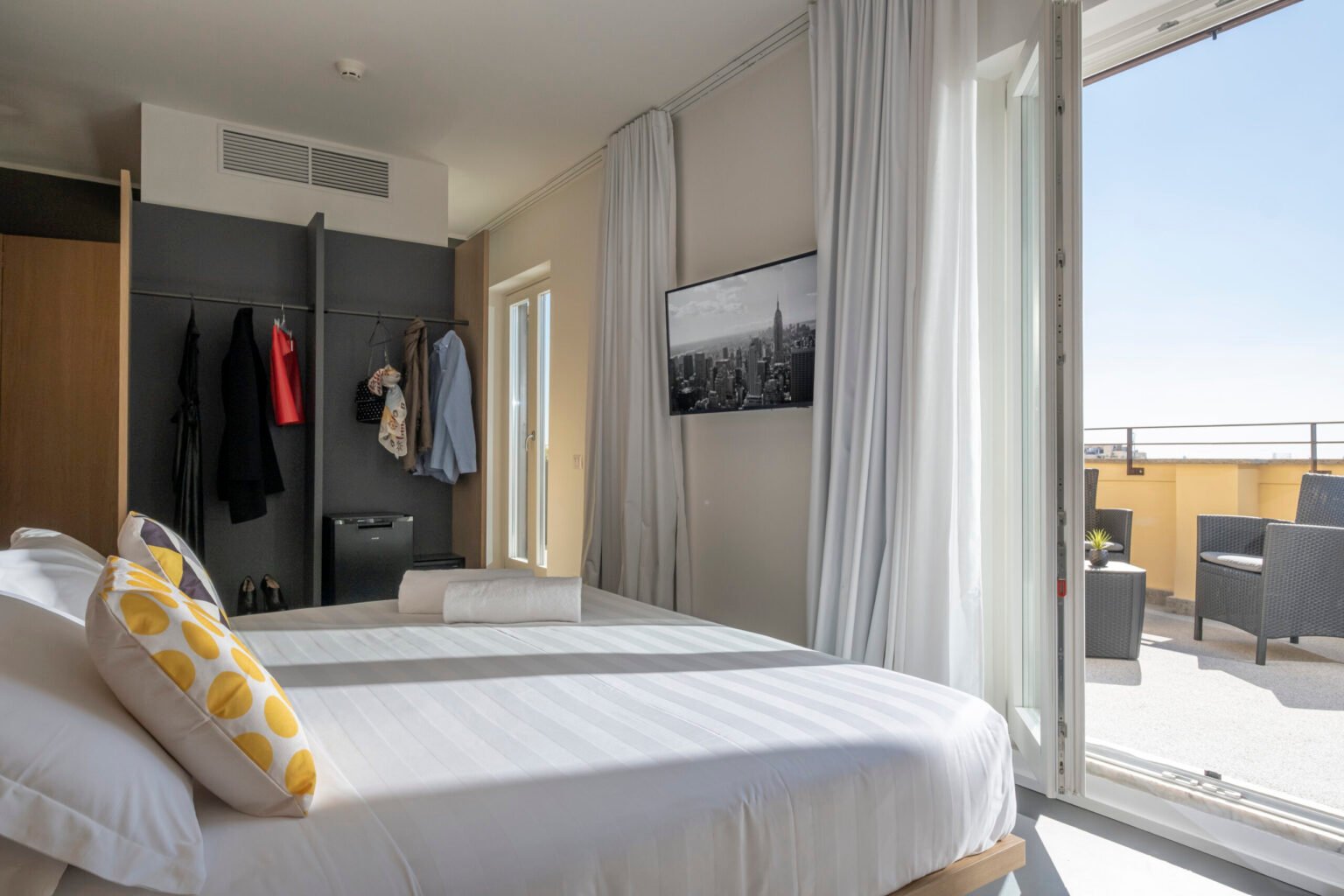 Camplus hotel deluxe suite scaled 1